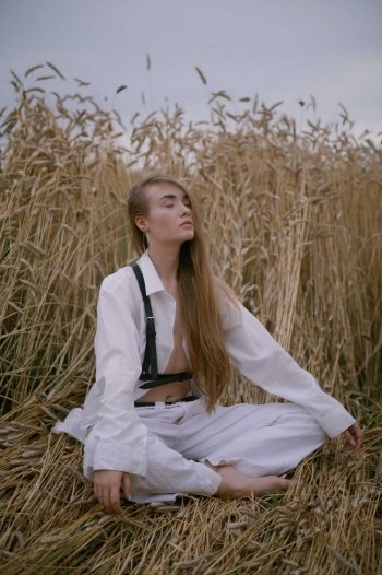 model Polina Naumovets