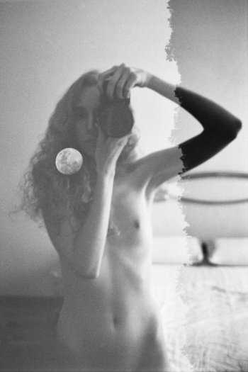 Iosune de Goñi nude self portrait