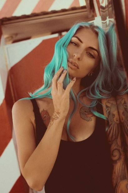 Evka Rox sexy blue hair