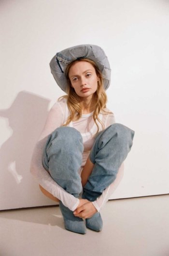model Evgeniya Mio by photographer Anna Leshenko